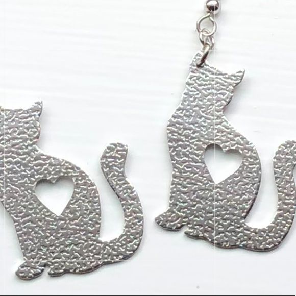 ❌FLASH SALE❌ Cat Earring Hammered Dangle NWT - Picture 2 of 3